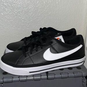 Nike Court Legacy
Men's Shoes size 8 1/2
